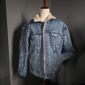 NWOT American Eagle Womens Blue Denim Jacket with Buffalo Plaid Lining Size M